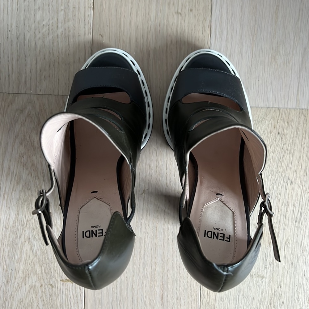 FENDI authentic shoes - size 8 - Picture 4 of 4